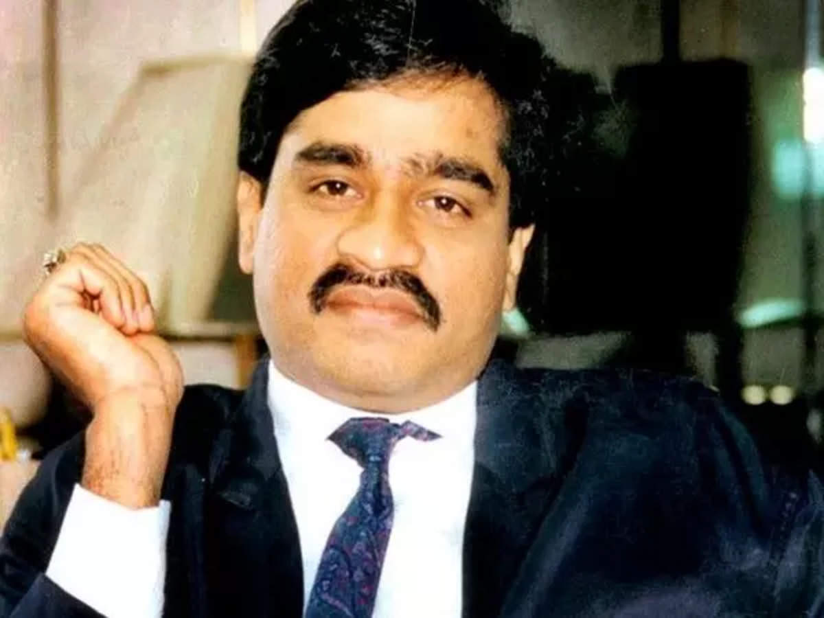 💰🏡 #DawoodIbrahim's Ancestral Land Auctioned! 🛑🤝 Two properties sold for over Rs 2 crore under the Smugglers and Foreign Exchange Manipulators Act. Auction organized by competent authority sees active bidding. #PropertyAuction