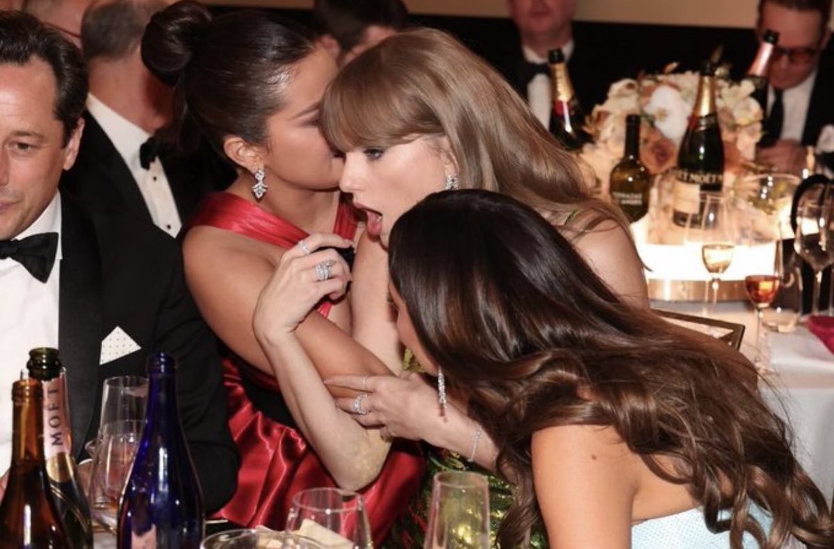 SwiftNYC's tweet image. Taylena MEME of the YEAR 😂 #GoldenGlobes
