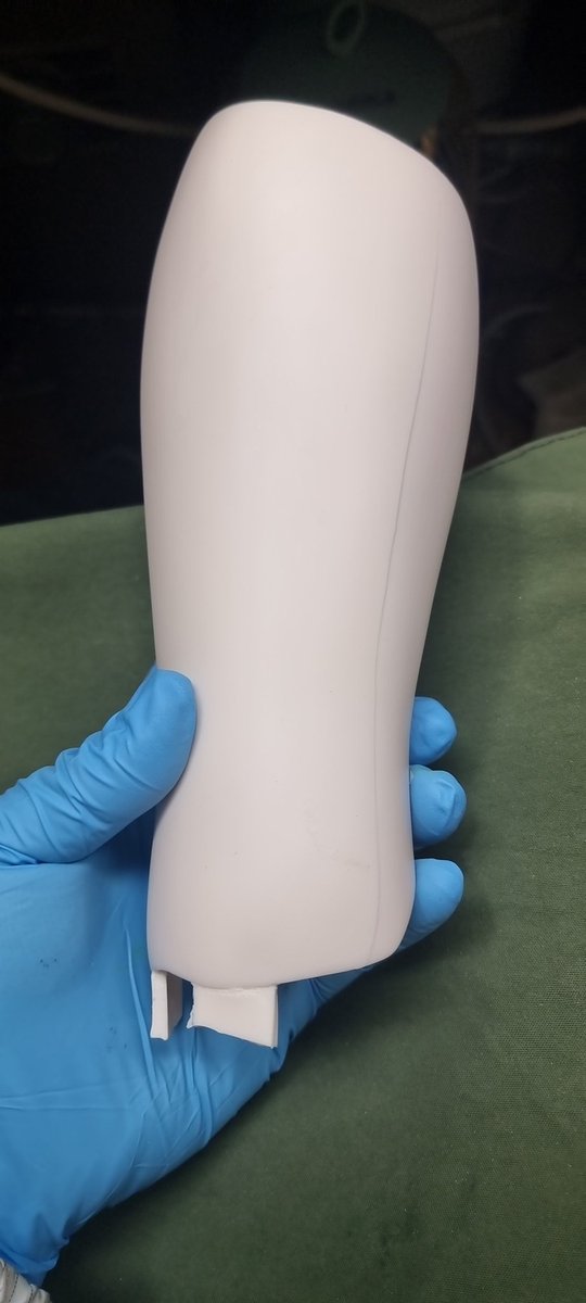 허벅지 한쌍 빼는데 안쪽한면 절개라 탈형시에 많은 힘이 드네요;;;;