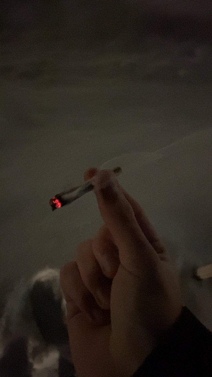 daxfapsVA's tweet image. let’s get high then you give me soul sucking head n i’ll dick you down 🖤