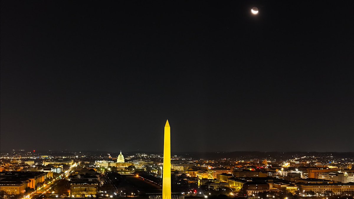 WhyWalkIfYouFly's tweet photo. 🌙
#WashingtonDC
#SolarEclipse #DJI #Art #Moon
#DronePhotography #Photography
#WashingtonMonument https://t.co/H11iiYm59c