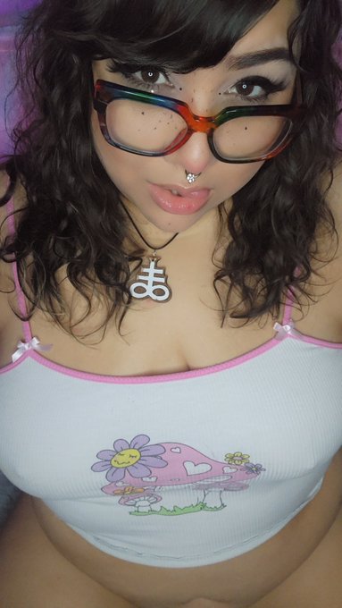 Who wants to cuddle?  Don't forget to come by Twitch tomorrow at 6 pm est for asmr story time 💕 #dagreatbate<a href="/tag/dagreatbate"class="tags"><span>#dagreatbate</span></a>