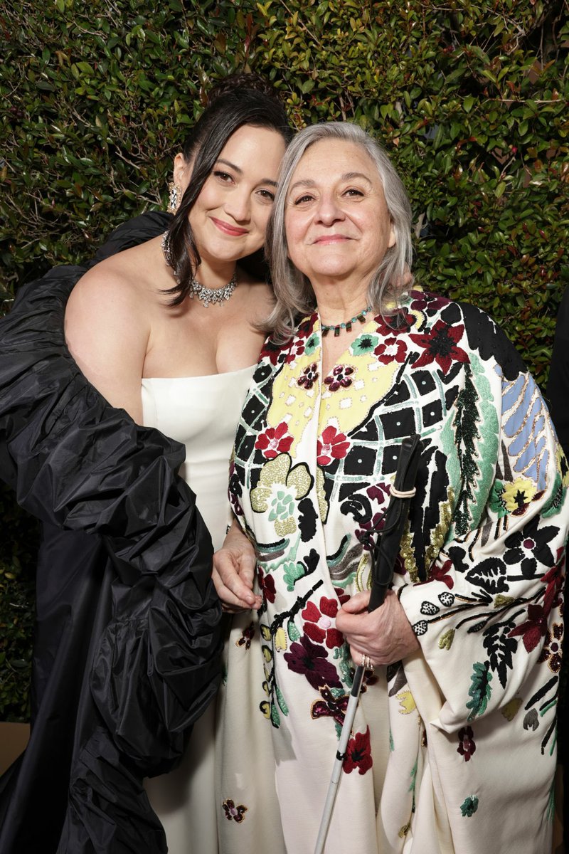 📸 Lily Gladstone with her mother at the #GoldenGlobes
