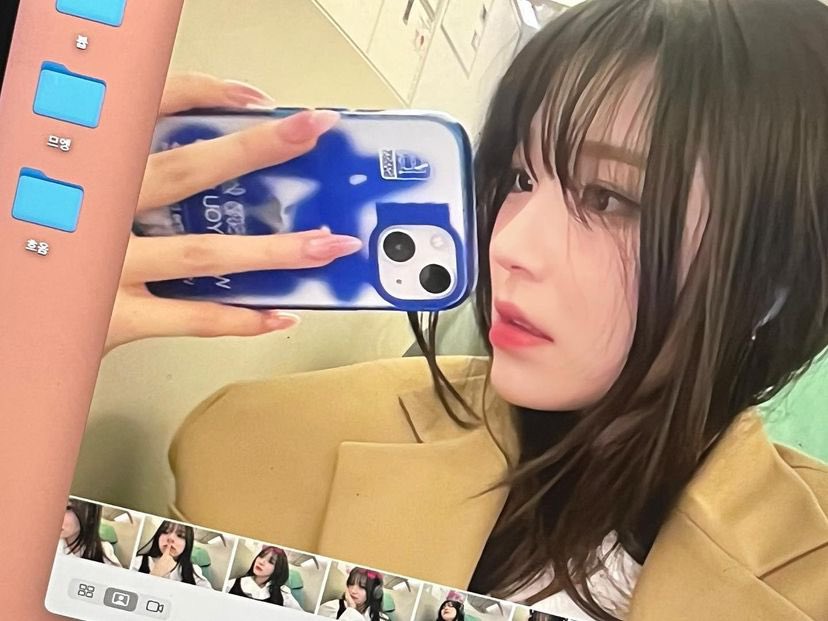 jihoenr's tweet photo. Feeling a bit weary from the extended airborne journey, I found solace in the playful realm of my MacBook's photobooth. My desire for a whimsical distraction led me to the charming world of cute filters. https://t.co/YDZutdBK94