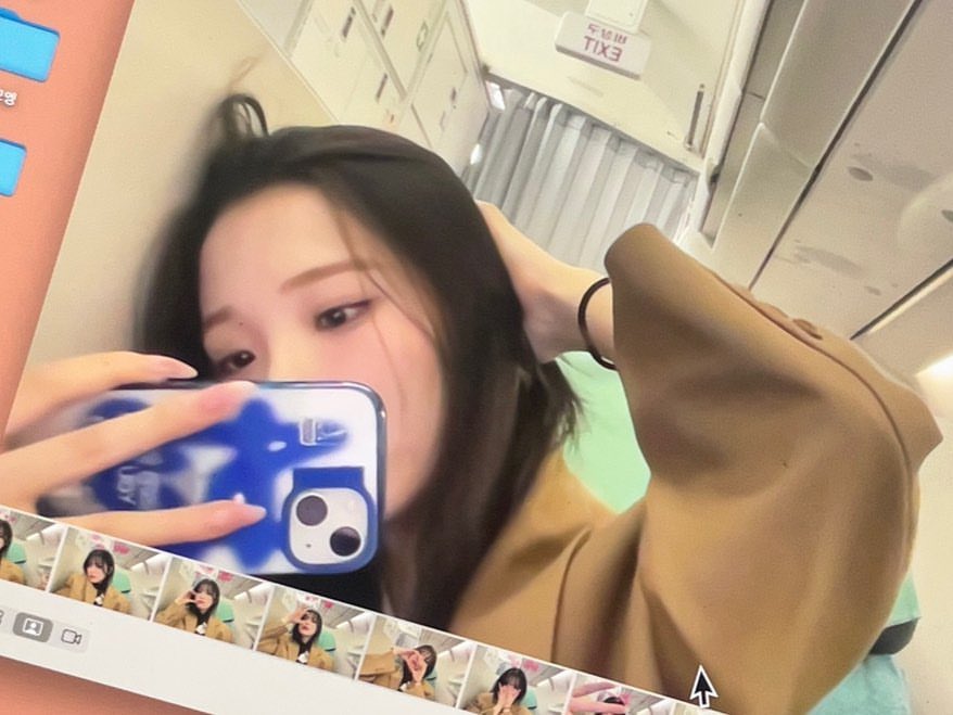 jihoenr's tweet photo. Eager to alleviate the tedium that clung to the hours spent aloft, I sought solace in the contemporary phenomenon of photobooth indulgence, utilizing the sophisticated capabilities of my MacBook to engage in this visual escapade. https://t.co/MkcJwtav8P