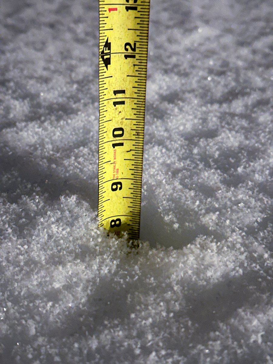 KenrickFischer's tweet photo. 8" and counting! Keep it coming!

#letitsnow #protectourwinters #newengland https://t.co/yYi1NQzHyJ