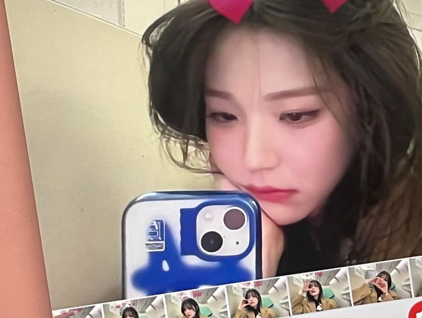 jihoenr's tweet photo. Feeling a bit weary from the extended airborne journey, I found solace in the playful realm of my MacBook's photobooth. My desire for a whimsical distraction led me to the charming world of cute filters. https://t.co/YDZutdBK94