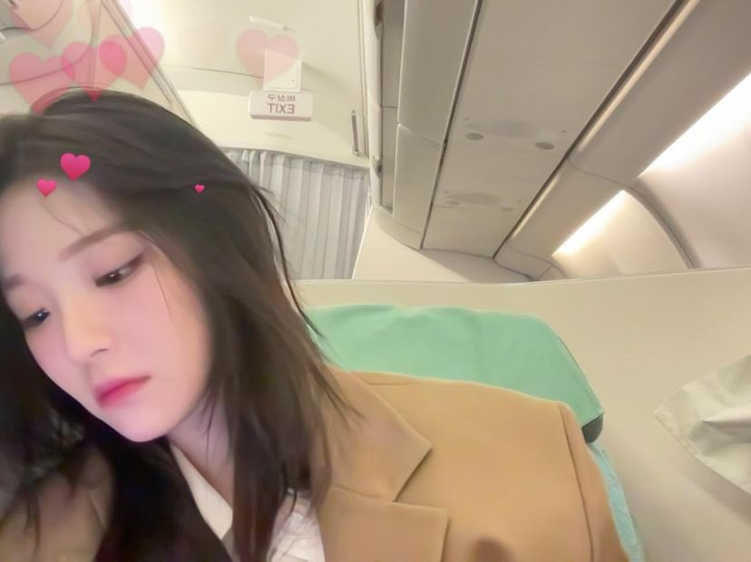 jihoenr's tweet photo. As I navigated through the photobooth trend, the whimsical filters became a delightful escape, injecting a burst of joy into the otherwise serene cloudscape that surrounded me. https://t.co/t6PSqsBX0i