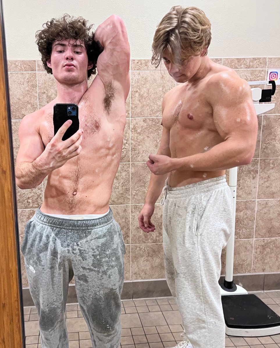 RexCampbell11's tweet photo. Workout got a little sweaty💪💦@dirtydawz https://t.co/kKUj9565GW