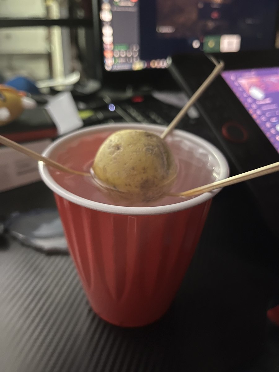 ScrubLord87's tweet photo. Day 1 of growing a potato was given

will update in ~1 week https://t.co/p9JzbKm33Z