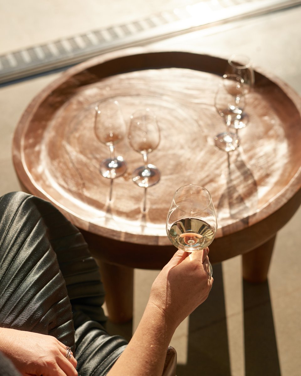 Enjoy the views of Aotearoa, New Zealand, while we take you on a journey of discovery with our wine range. Book your Cloudy Bay wine tasting experience now in the link in our bio. 🥂

Please enjoy responsibly.
#CloudyBay #NewZealand #Winetasting