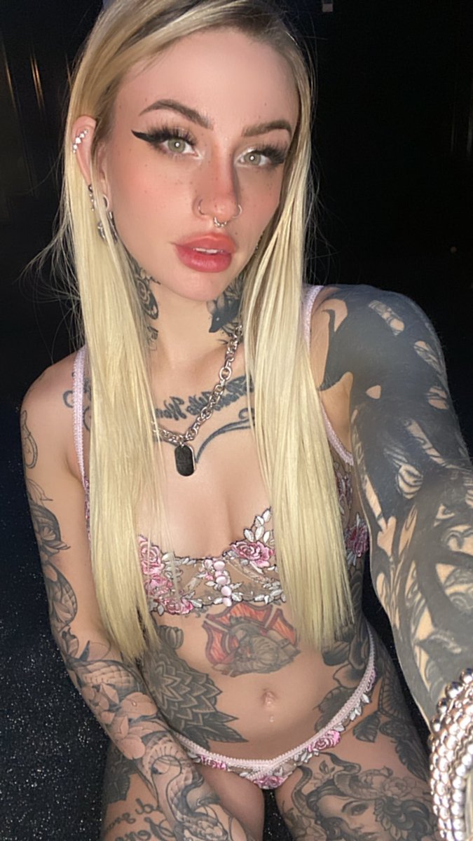 DarnitDomi's tweet image. 💗 rt if you think I’m cute