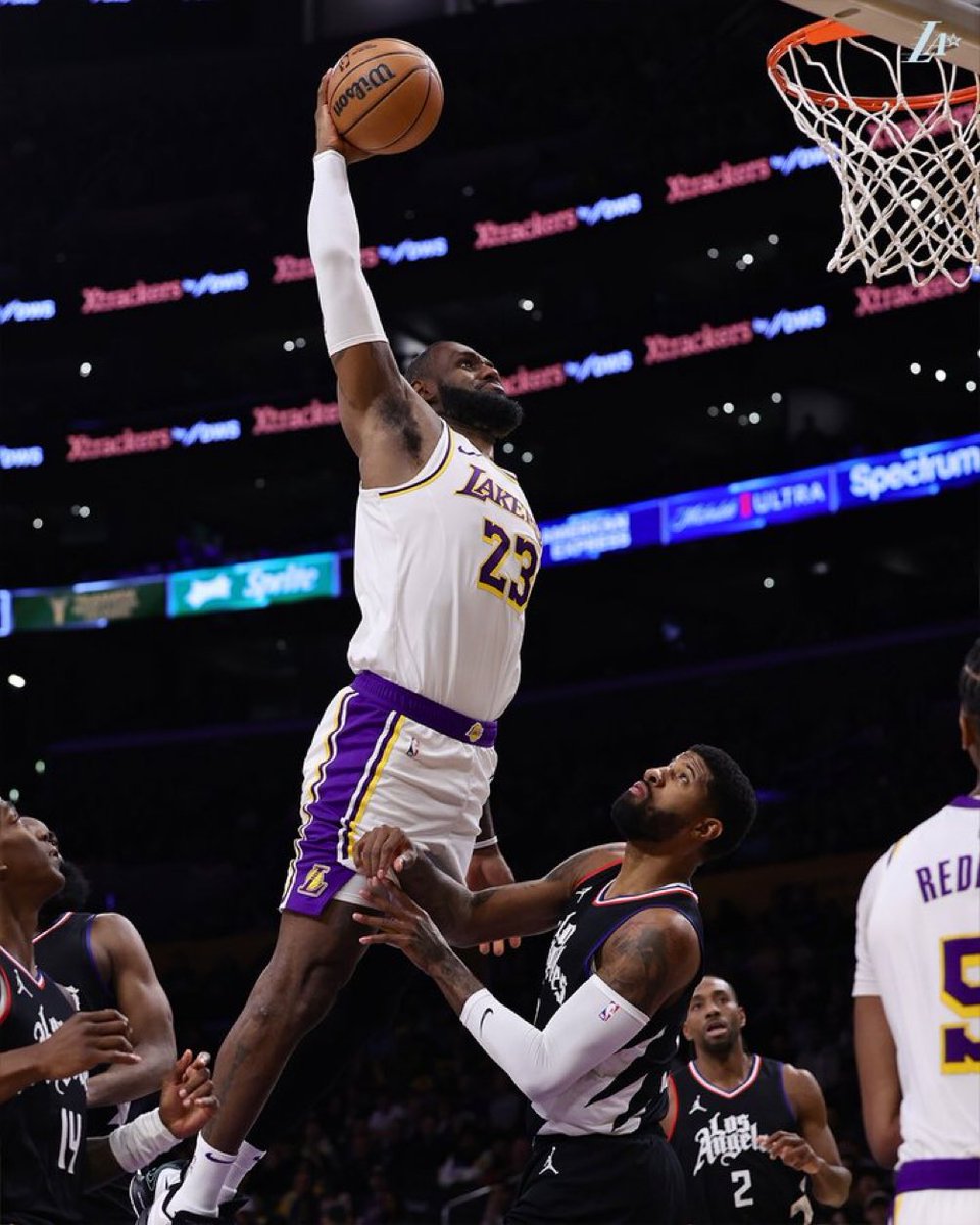 NBAdabad's tweet photo. NA MORAL???

QUE FOTO 📸

LEBRON JAMES... 39 ANOS DE IDADE https://t.co/UOnQpZz1UH