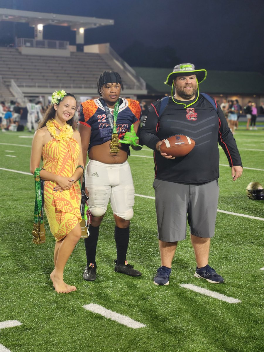 gsiimba's tweet photo. Had a great time attending the tiki bowl with my teammates and my Coaches @SAU_CoachQ @FillippSAU
@HawaiiTikiBowl @TaylorHansford_

With only having 5 tackles with a Force fumble sack 🦅 https://t.co/1ms2eaQnG6