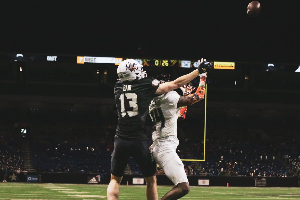 Two Shots, two completely diffent games, and two different atmospheres, but almost the same picture!