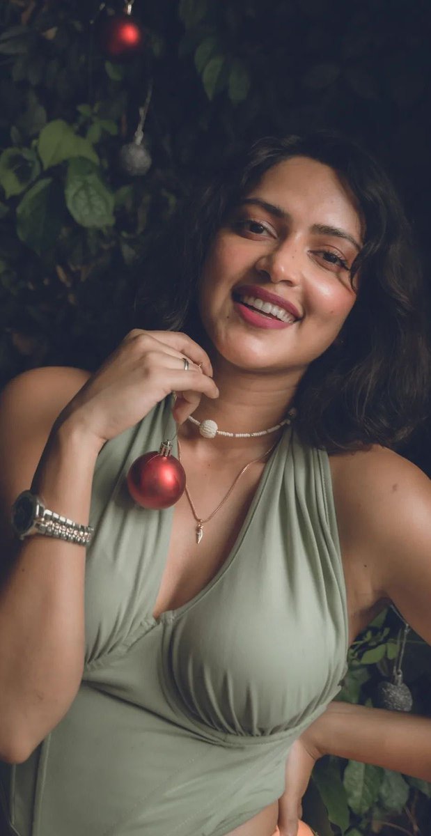 actressmadnesz's tweet photo. #AmalaPaul Teasing🥵❤️ https://t.co/pQVHP4OzMN