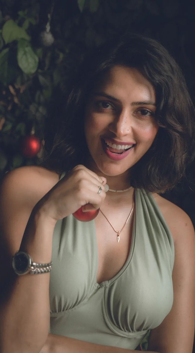 actressmadnesz's tweet photo. #AmalaPaul Teasing🥵❤️ https://t.co/pQVHP4OzMN