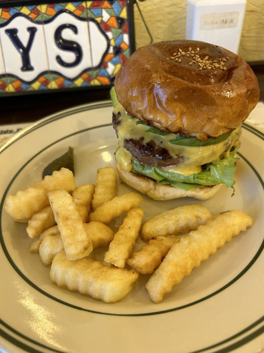 Takeshi_Izumi46's tweet photo. アボガドチーズバーガー🍔
#高田馬場
#HOMEYS https://t.co/TD2gzQT0BG