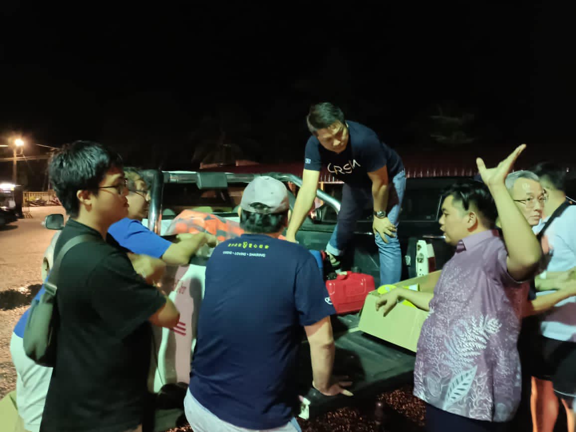 Saya mengikuti rapat perkembangan banjir di seluruh negara khususnya di Johor. Saya juga telah meminta pasukan di Pusat Khidmat Parlimen Ayer Hitam, ketua-ketua masyarakat dan jentera BN serta sukarelawan MCA CRSM supaya meningkatkan tahap kesiapsiagaan. facebook.com/10004459689206…