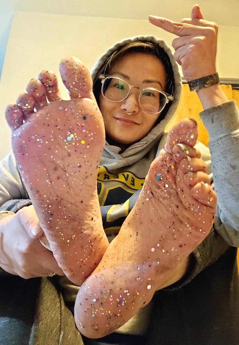 Stepping in glitter before stepping on your face makes you prettier. asianfindom feet footfetish footworship toes soles