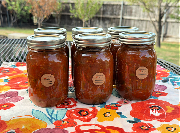 mommyskitchen's tweet photo. This Medium Salsa has just the right amount of seasoning, spices and heat. This recipe is also really simple to make and home can. Canning salsa is a fantastic way to enjoy the flavors of summer year round. https://t.co/cIhwBjrF72 https://t.co/jWfm2iciHu