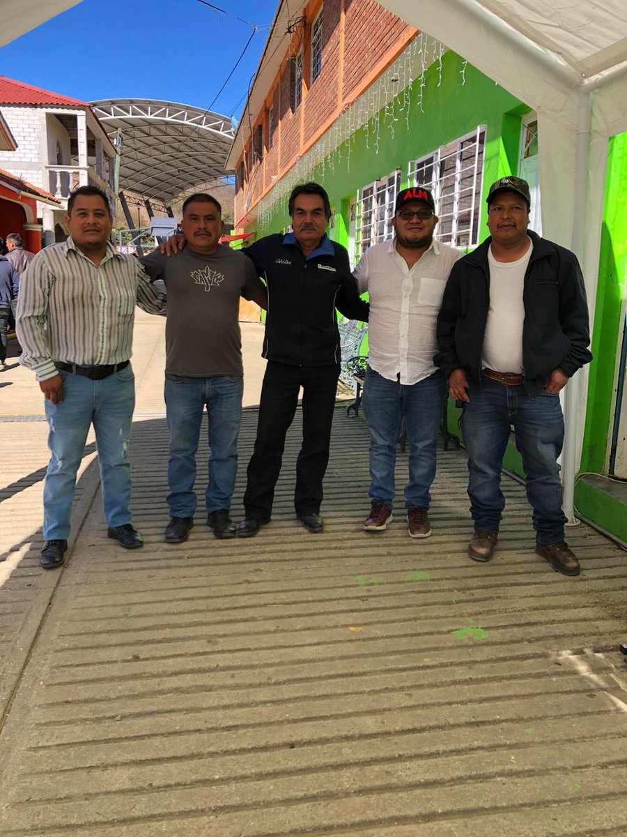Un gusto saludar y coincidir con amigos de San Andres Paxtlán, San Sebastián Río Hondo y de las Comunidades de la región de los Ozolotepec para caminar por la Transformación en el Distrito 24 Miahuatlán. 
#AgrupadosLogramosMas