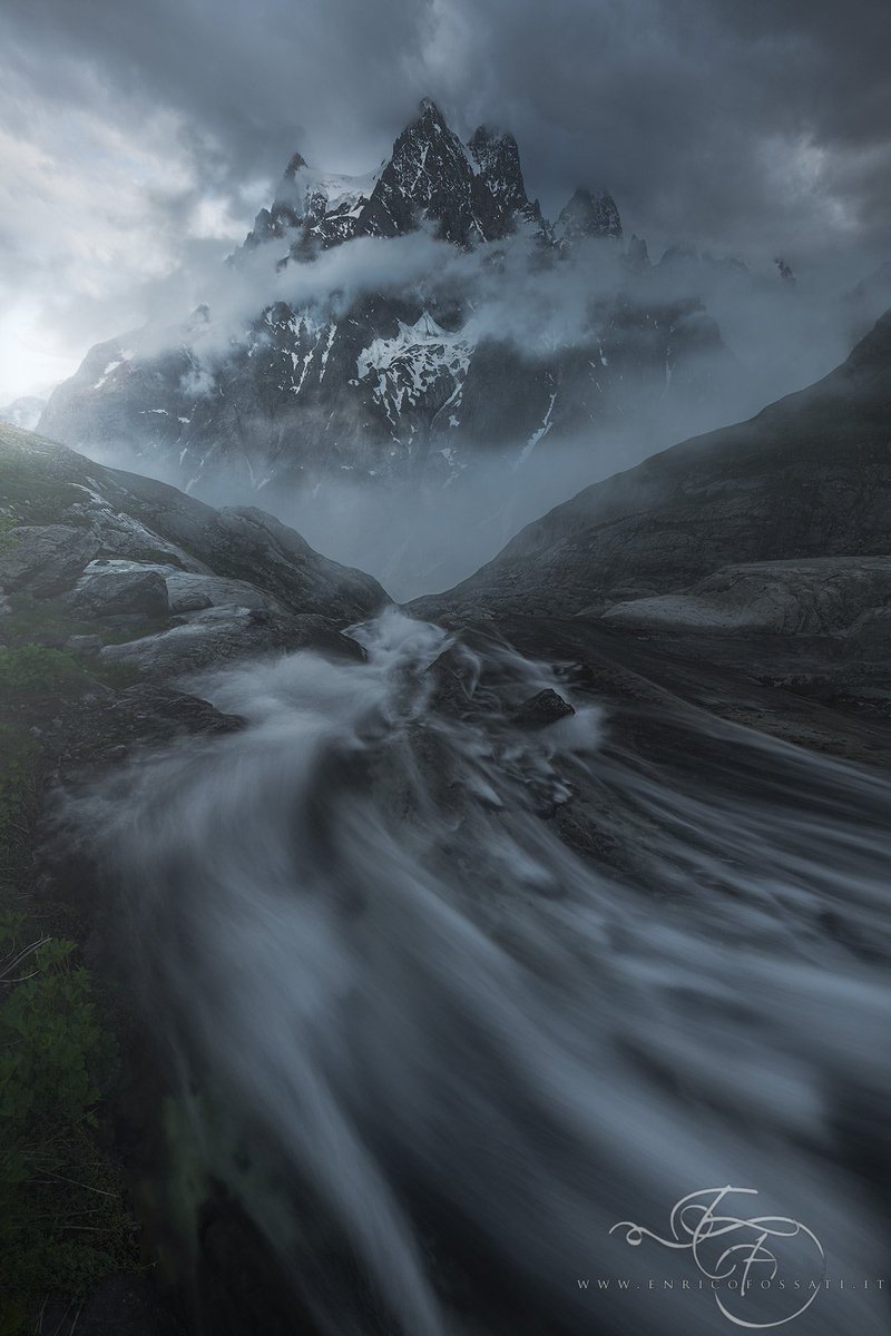 Monarch After a little break, I finally processed something new from my archive. Here, the impressive view of the mount Pelvoux captured during a misty day. I miss Western Alps. Can't wait to return there for some shooting.