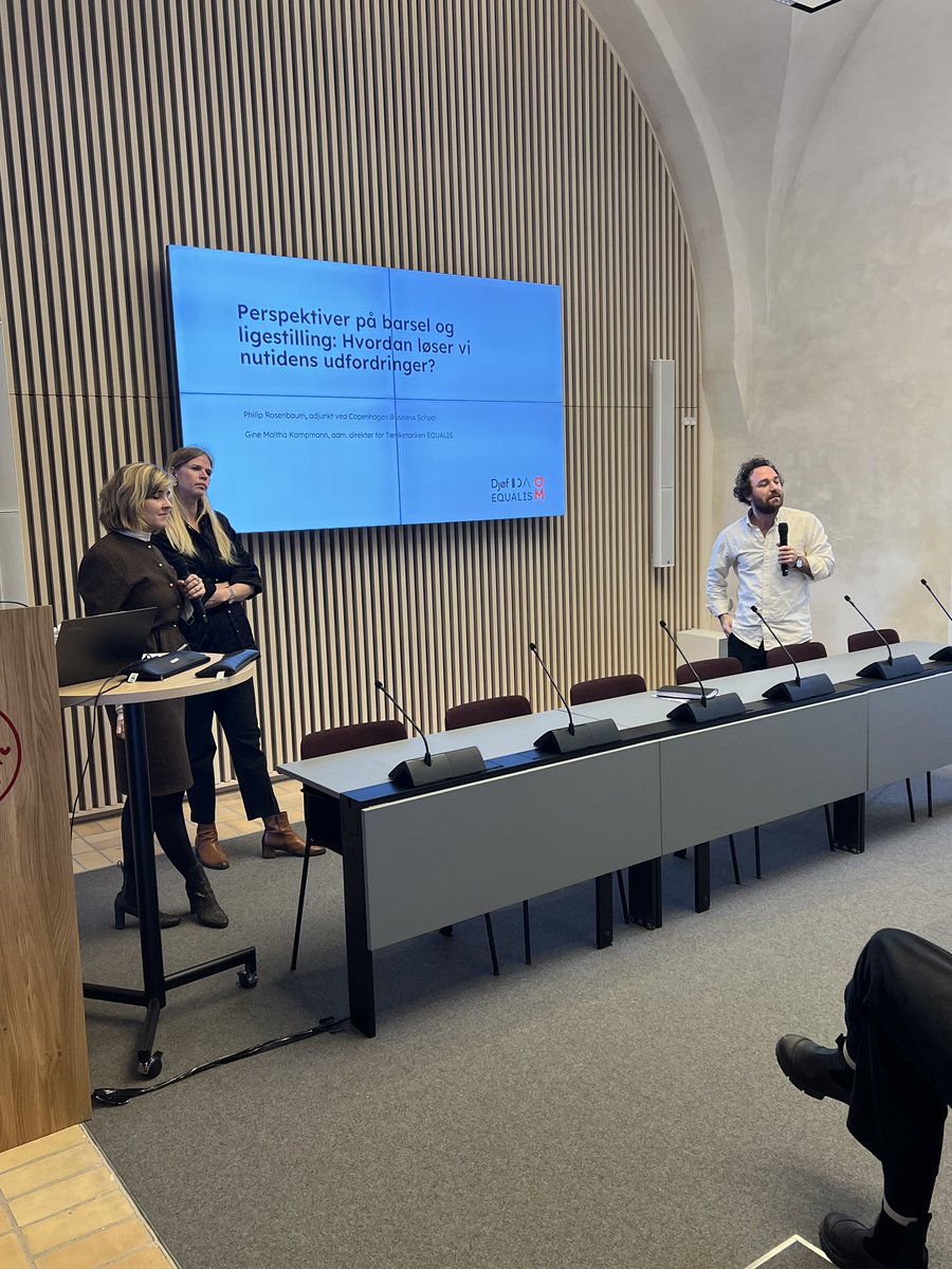 Retorikken i #dkpol afspejler at kvinders øremærkede orlov ses som en rettighed og mænds som tvang. Fædre i Dk fik først ret til orlov i 1984, mange år efter øvrige nordiske lande ⁦<a href="/ginemalthak/">Gine Maltha Kampmann</a>⁩ ⁦<a href="/philrosenb/">Philip Rosenbaum</a>⁩ @Barselsalliancen ⁦<a href="/djoef/">Djøf</a>⁩ ⁦