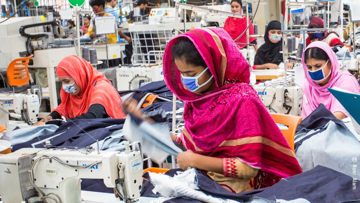 On behalf of the @BMZ_Bund, we are improving working conditions in factories in #Bangladesh. Women's cafés help workers to find out about their labor rights and connect with each other. More👉reporting.giz.de/2022/working-e…

#fairfashion #supplychain