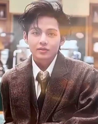 AboutMusicYT's tweet photo. Taehyung is very handsome in new shared footage. https://t.co/lPcNWQ1CVs