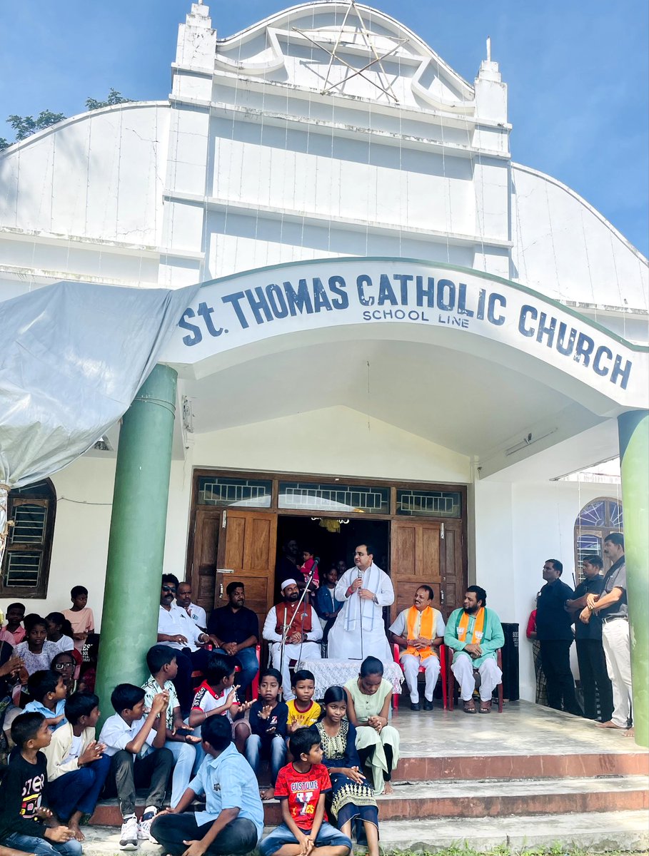 Visited the St. #Thomas_catholic church,in #Andaman & #Nicobar met the reverent pastors and Cristian community explained to them the welfare schemes for minorities and explained how our Prime Minister Shri. @narendramodi ji celebrated #Christmas2023 with Christians to express his…