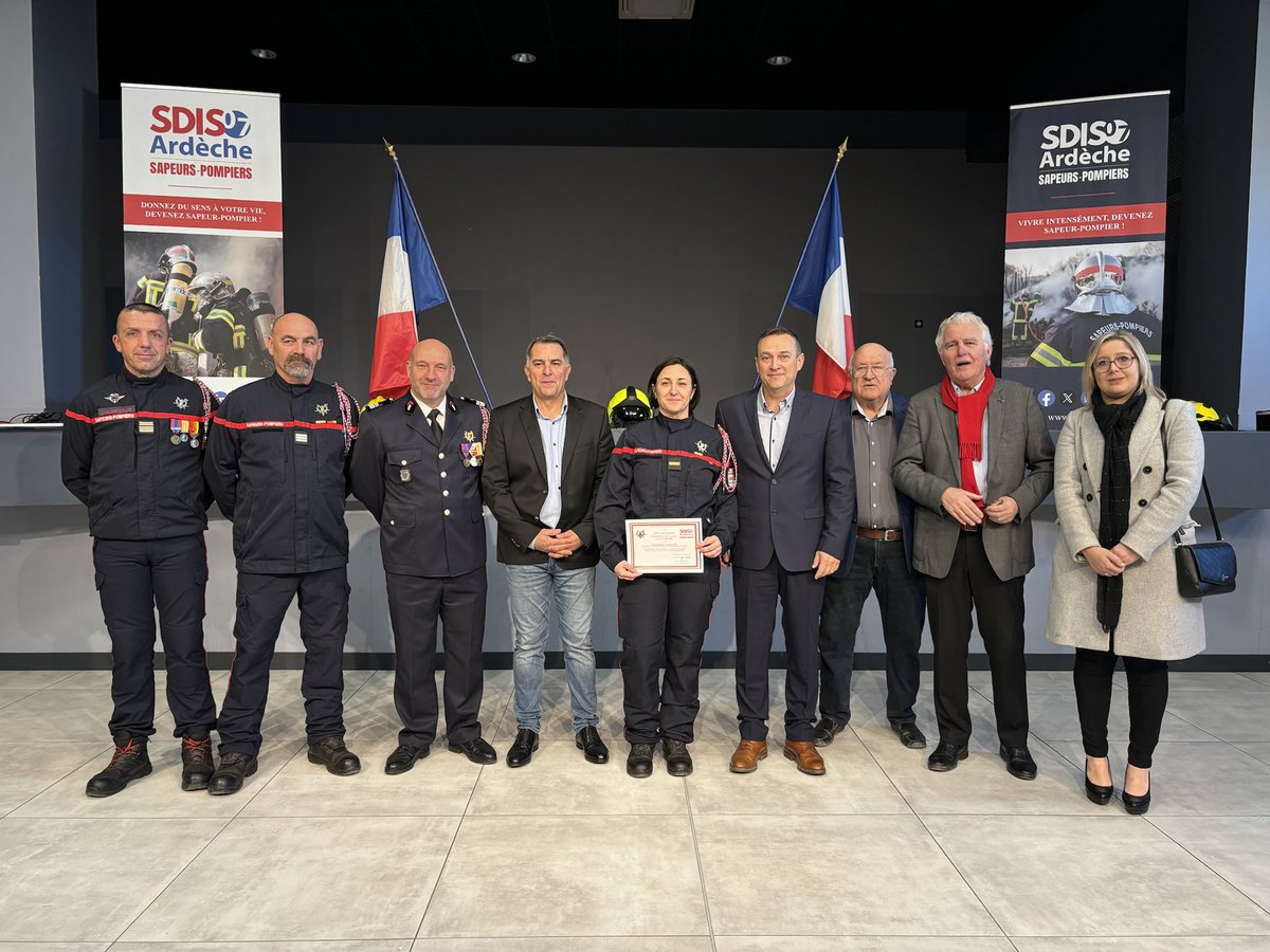 Passation de commandement du centre d’incendie et de secours de Orgnac-l’Aven entre l’adjudante Cassandre Garot et le capitaine David Nicolas

👏🏻 Elle devient la 4️⃣ème femme à diriger l’un des 6️⃣2️⃣ CIS de l’Ardèche. 

Nous lui souhaitons une belle réussite dans ses fonctions !
