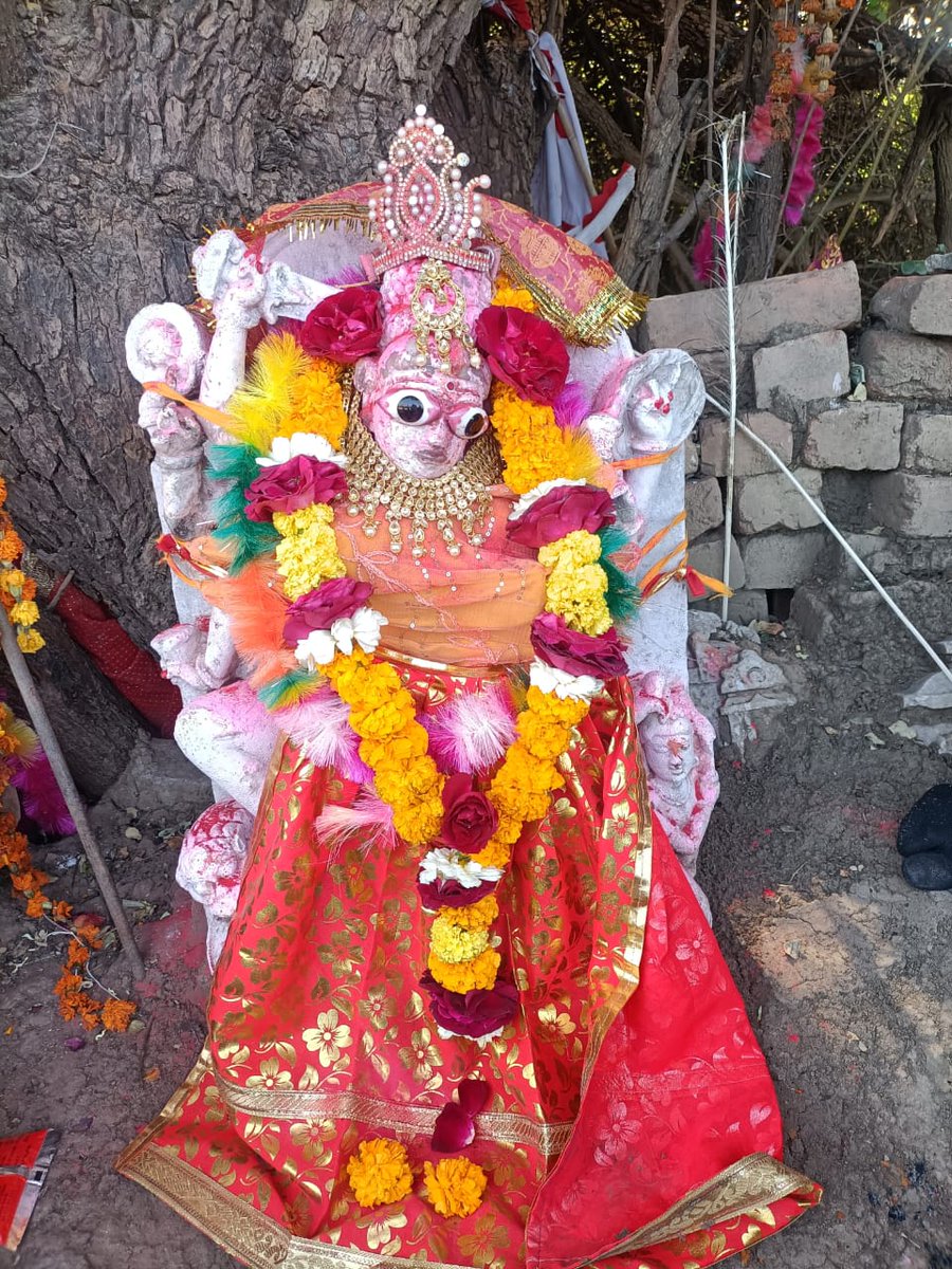 वाणी और पानी दोनों में छवि नज़र आती है पानी स्वच्छ हो तो चित्र नज़र आता है और वाणी मधुर हो तो चरित्र नज़र आता है ।

जय माँ चामुण्डा 🚩🙏🙏