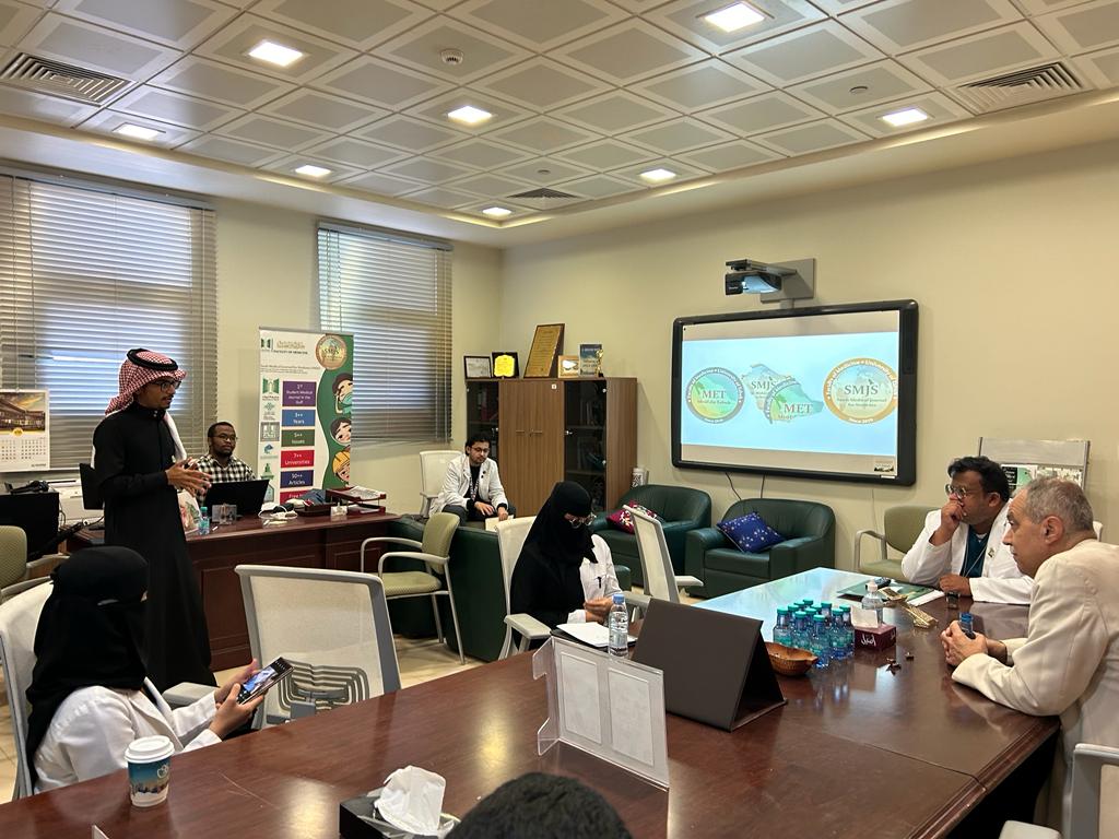 RazaSmjs's tweet image. It was my great pleasure to have Prof Saleh Aldasouqi, Professor of Medicine &amp;amp; Chief of Endocrinology &amp;amp; Metabolism, Michigan State University &amp;amp; a Poet in his own right, in my office. It was an honor to introduce our work. We highly appreciate his intetest and support to SMJS-MET