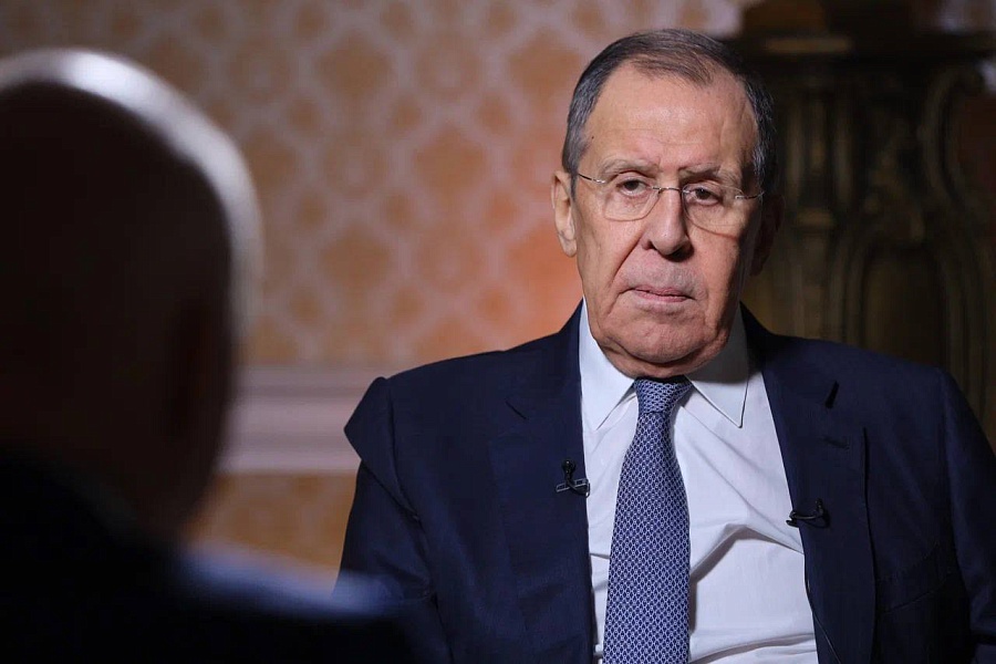 RussianEmbassy's tweet image. Sergey #Lavrov: Americans are very cynical people. They developed what is referred to as an island mentality, like Britain. This island mentality is reinforced by the fact that no one around them poses serious security threats, except for the threats they create themselves. 1/2