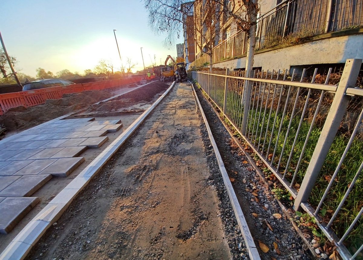 HounslowHways's tweet image. We&apos;re thrilled to be progressing on the 4th section of Cycleway 9 in Brentford on behalf of the London Borough of Hounslow and Transport for London
 
#HounslowHighways #Cycleway9 #CommunityConnectivity #transportforlondon #londonboroughofhounslow🚴‍♂️🌳