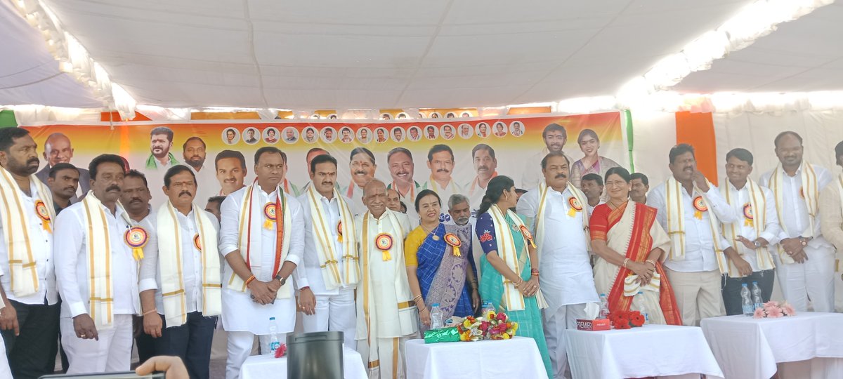 KommuriPratap's tweet photo. ఈ రోజు పాలకుర్తి నియోజకవర్గంలోని హనుమాండ్ల లో   రాజేందర్ ఝాన్సీ రెడ్డి గారు   మరియు యశస్వినీ గారు ఏర్పాటు చేసిన స్కిల్ డెవలప్మెంట్ సెంటర్ భూమి పూజ కార్యక్రమంలో మునుగోడు ఎమ్యెల్యే శ్రీ కోమటిరెడ్డి రాజగోపాల్ రెడ్డి గారితో కలిసి పాల్గొనడం జరిగింది...!
#Palakurthy
#skilldevolopment
#mlarajgopalreeddy
#DCCPresident
#jangaondistrict