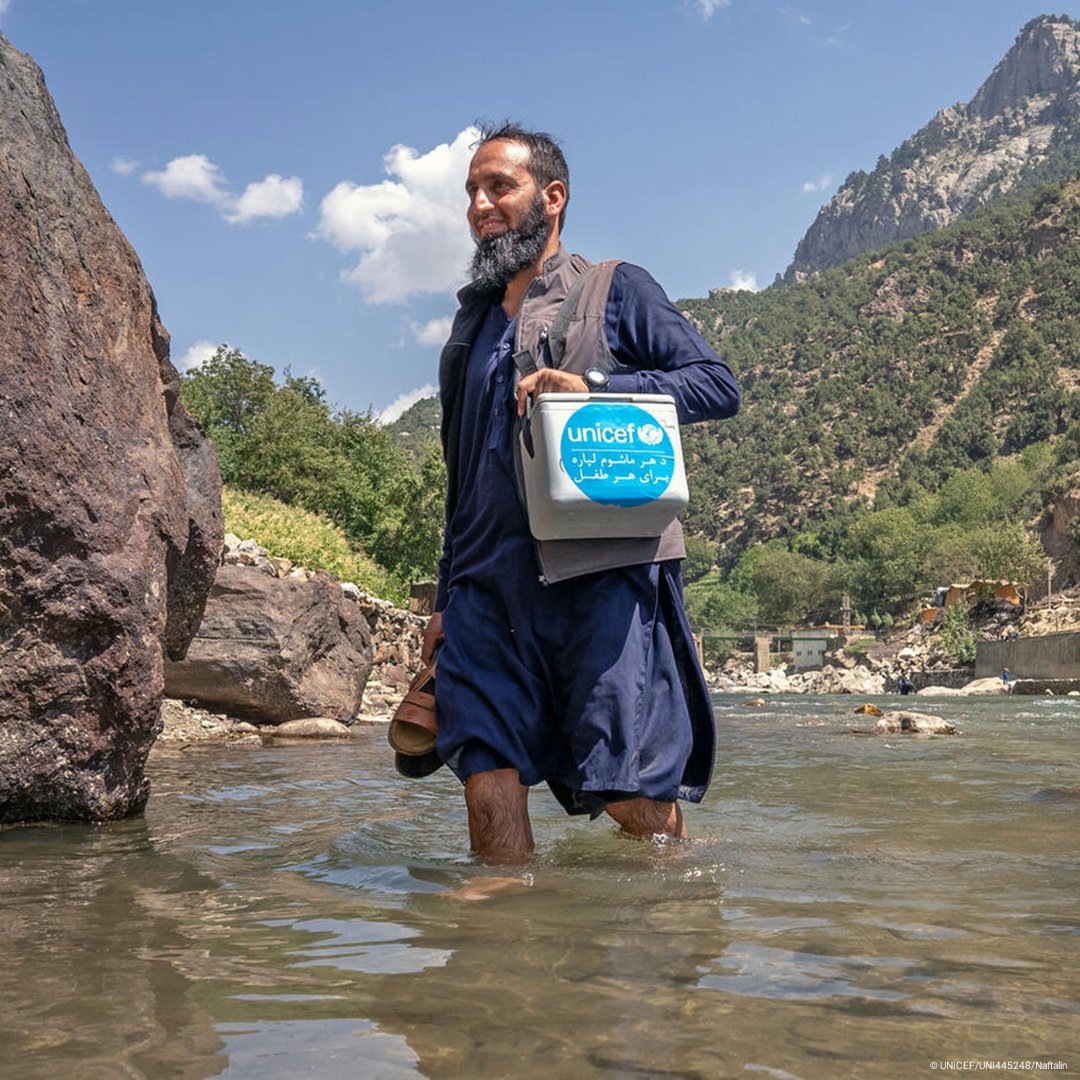 “I love my job because I believe in prevention and stopping babies from getting diseases,” says Abdul, from Afghanistan.

He is one of the millions of healthcare workers in South Asia who are truly our heroes.

#ForEveryChild, health. 💙