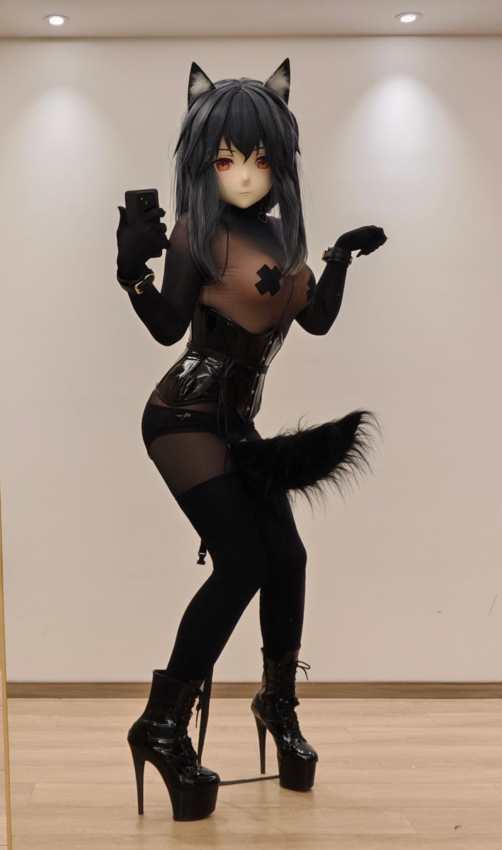 说别的没用，尾巴硬了.jpg
#kigurumi  #着ぐるみ