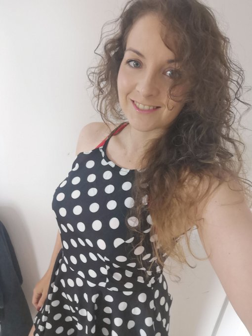 Bonjour mes ch&eacute;ris 💋 https://t.co/26nHlHDiau