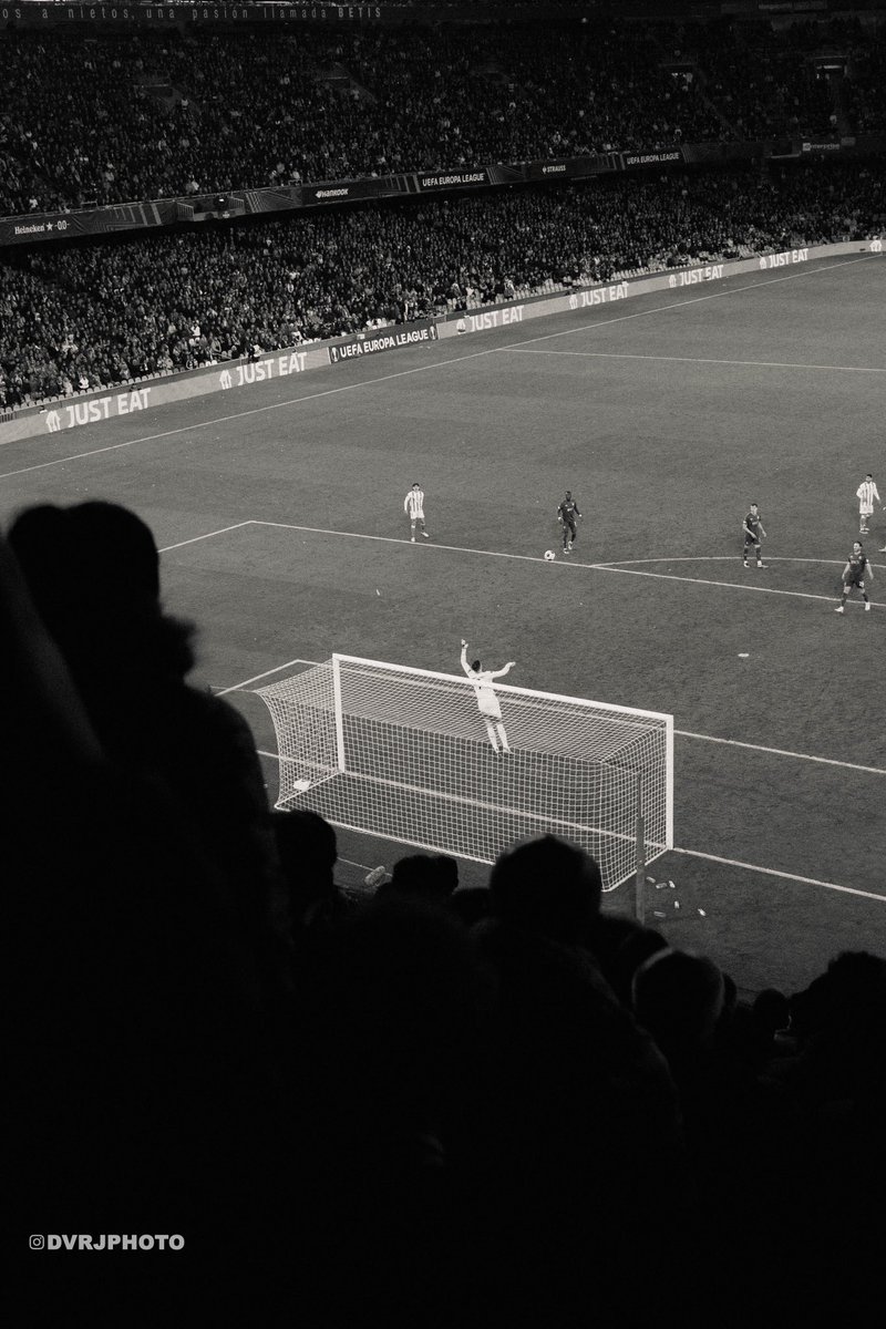 davidrojass's tweet photo. Necesitamos apoyar a nuestro equipo, con o sin peros.

Una victoria sería enorme para nosotros en el comienzo del año.

Ruido, energía y Betis!!
#betis #realbetisbalompie #sevilla #football #footballculture
#footballfans #footballphotography https://t.co/g76W3d98pg