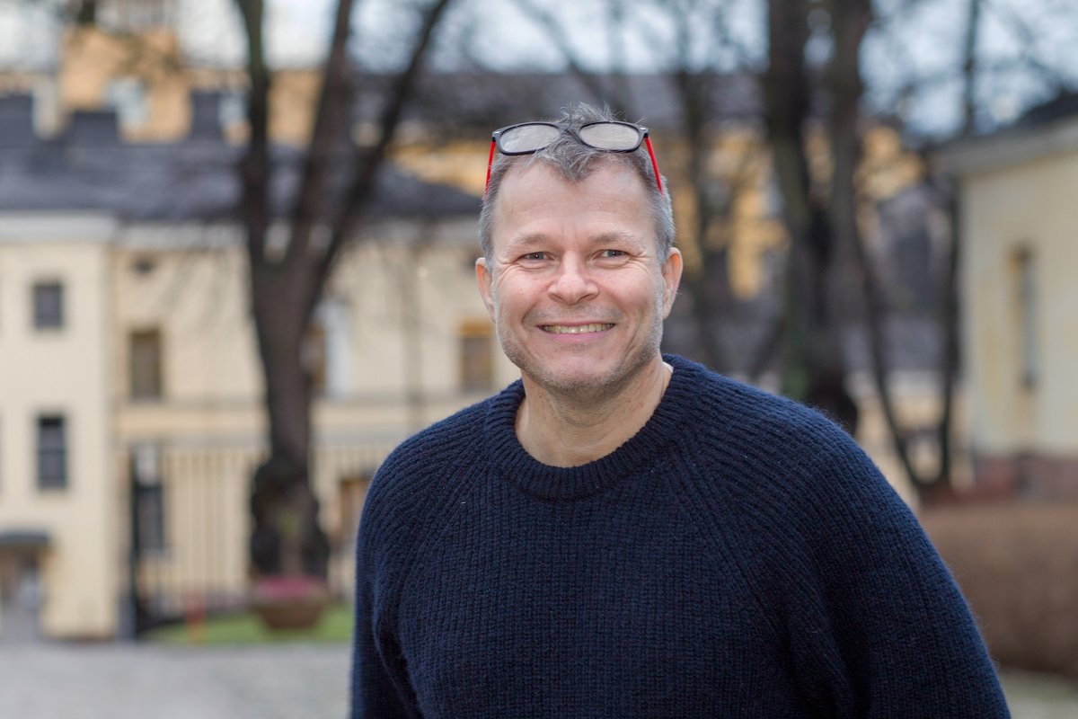 HCollegium's tweet photo. "As I have repeated to countless colleagues over the years, for me HCAS has been as close to an academic paradise as it gets." @TeivoTeivainen (@helsinkiuni) writes about HCAS as a special community –
read more in the new edition of #HCASalumni gallery: https://t.co/PQtYOvCiqs https://t.co/xcUCZmriLe
