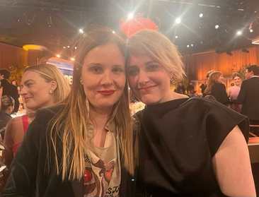 Deux Golden Globes cette nuit aux États-Unis pour Anatomie d'une chute :
- Meilleur scénario original (Justine Triet et Arthur Harari)
- Meilleur film en langue étrangère
Après la Palme d'or obtenue en mai 2023, on peut clairement le dire : Justine Triet rend fière la France. 🇫🇷