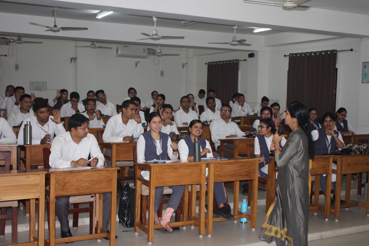 casfoscbe's tweet photo. On 06th Jan 2024, Guest lecture on “HRD- Special Module on Communication Skills” has been delivered by Dr. Ambika Sitaraman & Team, Silver Tongue at CASFOS, Coimbatore for SFS 2022-2024 (I) Batch .
#sfs #casfos #guestlecture #humanresource #classroom #training https://t.co/Fmw9972XNc