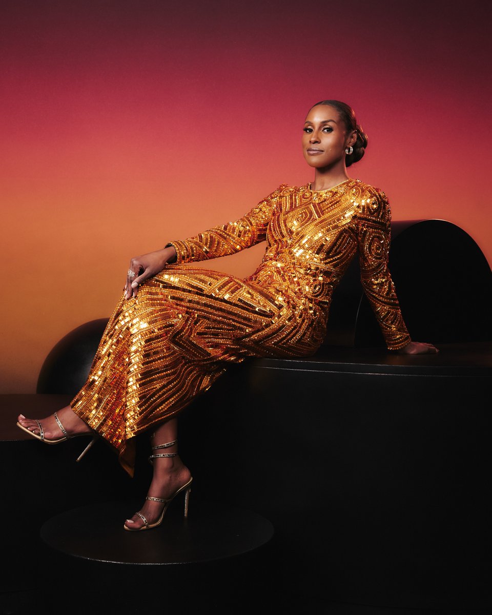 goldenglobes's tweet photo. .@IssaRae + #GoldenGlobes = 🥰  

📸 Adrienne Raquel https://t.co/BizPNQ1yTF