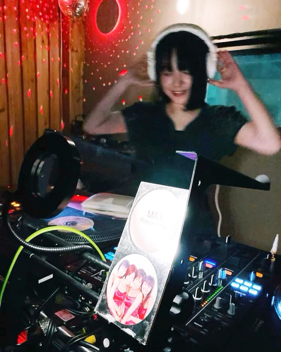 shidaraerika's tweet photo. Ride on timeかけてる時。
百合おんさんが短冊CDおいてくれてた嬉しい🎋
8cm可愛くて大好き願い事叶いそうだし。
でも緊張してて気付いてなかったし記憶ない。
緊張しいな所がわたしの短所ですね。
いや、緊張屋さんな大人女性とか可愛いからまあ長所ですね。
あーあ、短所ほっしいなー!!☺️
#DELABAR https://t.co/WvkchccNAK
