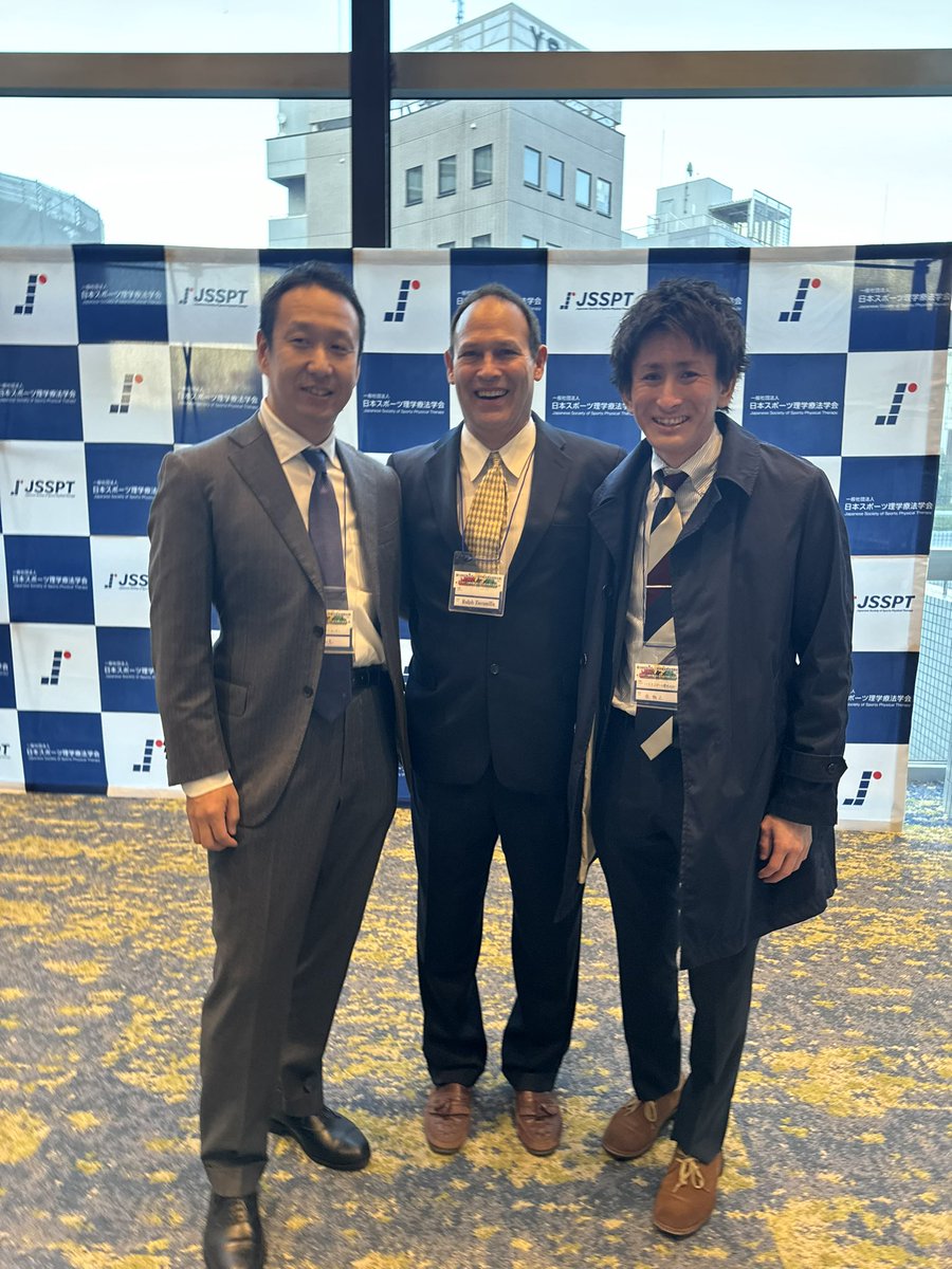 hirokiyamauchi's tweet photo. Dr. Escamillaとお話ししました。
前腕屈筋群は重要ですが、どう評価して臨床応用するのか。日本の先生方はとても細かく機能を考え、それぞれが色々評価をしているような気がしています。投球時の疲労しやすさをどう評価できるか標準化出来ると良いなと思いました。
#jsspt #日本スポーツ理学療法学会 https://t.co/cP0s9wypuO
