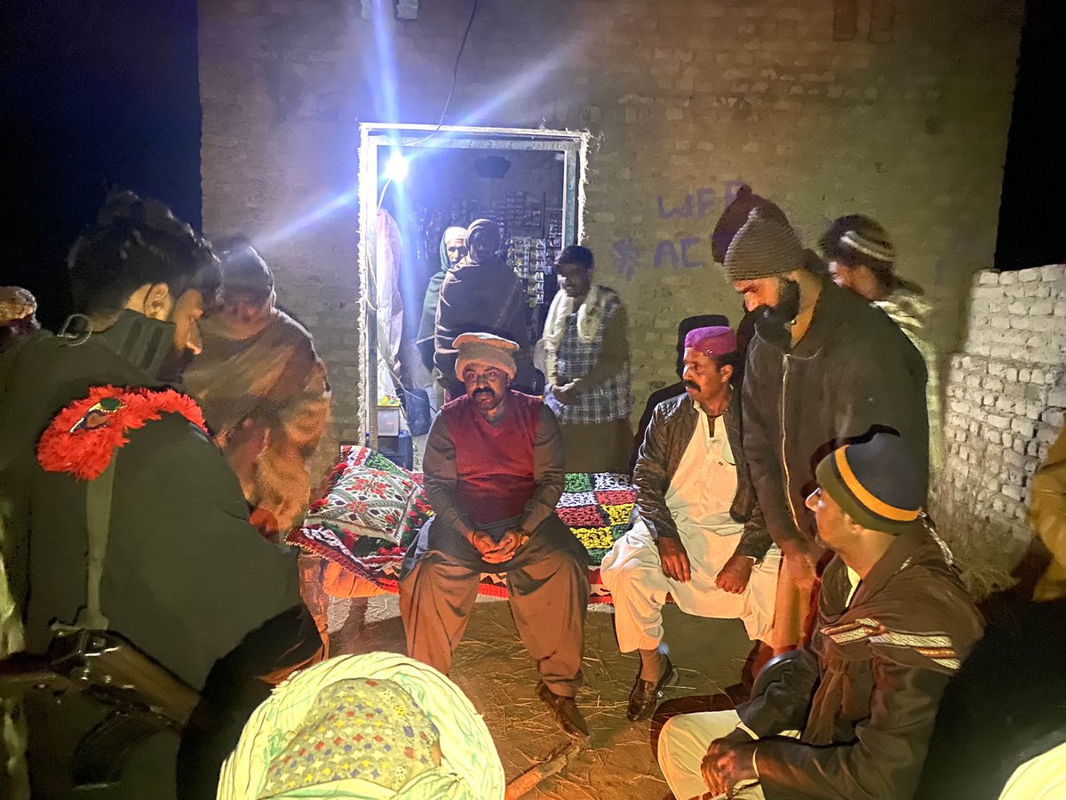 YasirBabbar's tweet photo. پاکستان مسلم لیگ ن کے دادو ضلع میں مظبوط امیدوار سردار یاسر خان ببر کی الیکشن مھم تیزی سے جاری
گھر گھر گائوں گائوں ووٹ اور سپورٹ کا سلسلہ اپنے زوروں پر
بھادر لیڈر مریم نواز صاحبہ کی رھنمائی میں ملک ترقی کرے گا۔ یاسر خان کی عوام سے بات چیت
#PS83
#Johi
#DadumeSherChalega https://t.co/askeplavQl