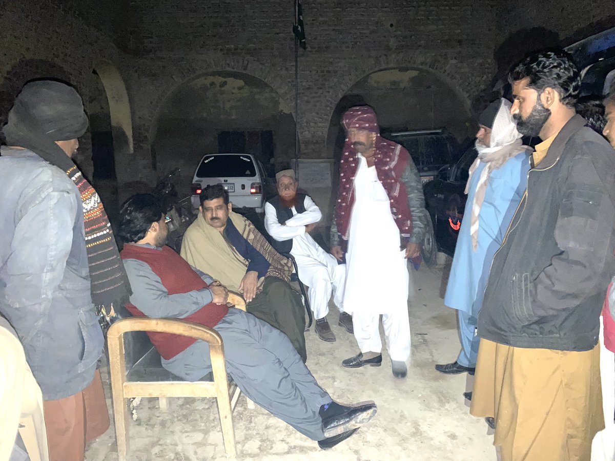 YasirBabbar's tweet photo. پاکستان مسلم لیگ ن کے دادو ضلع میں مظبوط امیدوار سردار یاسر خان ببر کی الیکشن مھم تیزی سے جاری
گھر گھر گائوں گائوں ووٹ اور سپورٹ کا سلسلہ اپنے زوروں پر
بھادر لیڈر مریم نواز صاحبہ کی رھنمائی میں ملک ترقی کرے گا۔ یاسر خان کی عوام سے بات چیت
#PS83
#Johi
#DadumeSherChalega https://t.co/askeplavQl