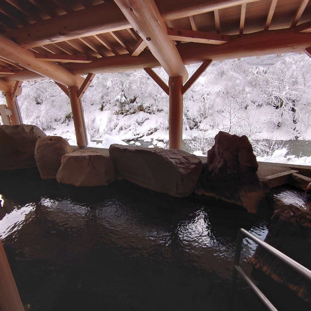 gongenso's tweet photo. 雪景色の露天風呂って
気持ちいいですよね
先日の大雪では
この景色もスッポリと
雪に埋まってしまいましたが
今は一番の状態のようです
※写真は今朝の様子
この機会においでください!!
#新潟県 #糸魚川 #能生 #柵口温泉 #権現荘 #温泉 #露天風呂 #japanesehotspring #hotsprings
#onsen #bathing https://t.co/856dqe3Thf